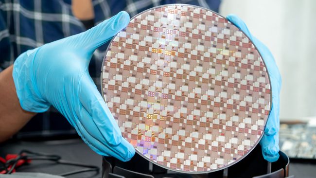 chipsAct.-silicon-waferjpg